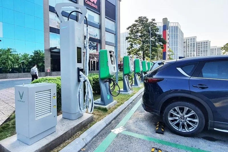 Thiết bị sạc cho ô tô điện